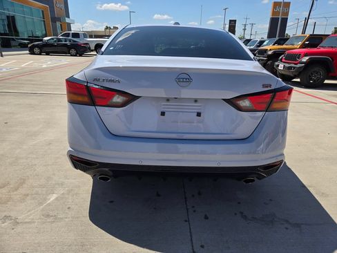 Used 2025 Nissan Altima 2.5 SR FWD image 4