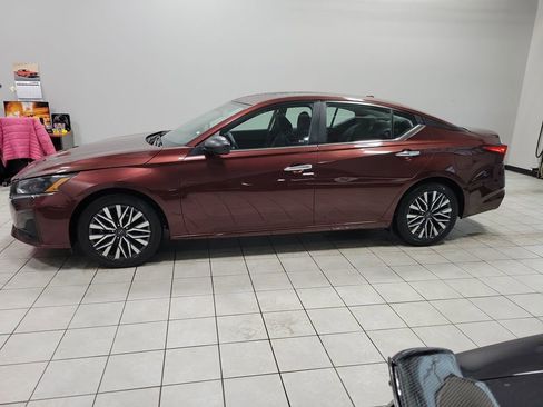 Used 2024 Nissan Altima 2.5 SV image 4