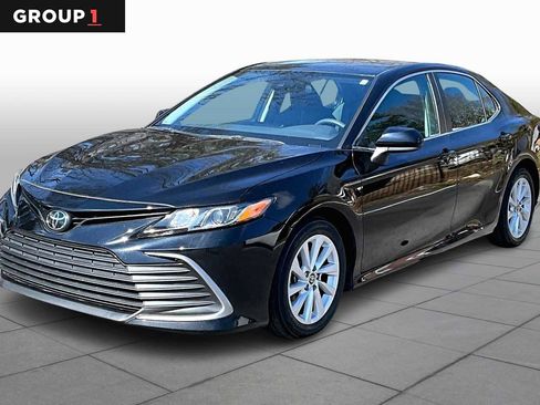 Used 2022 Toyota Camry LE image 1