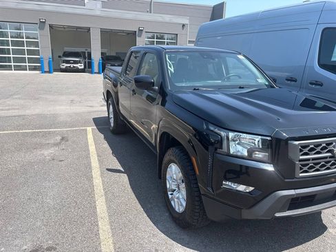 Used 2023 Nissan Frontier SV w/ SV Convenience Package AWD/4WD image 3