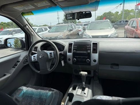 Used 2013 Nissan Frontier SV image 23