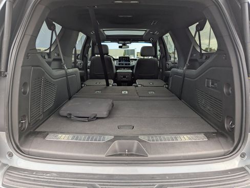 Used 2022 Chevrolet Suburban RST w/ Luxury Package AWD/4WD image 41