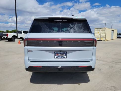 New 2026 Lincoln Navigator L Reserve AWD/4WD image 11
