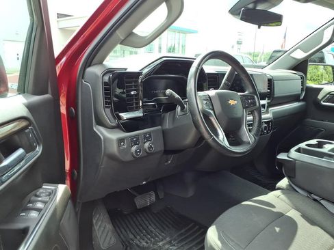 Used 2022 Chevrolet Silverado 1500 LT AWD/4WD image 6
