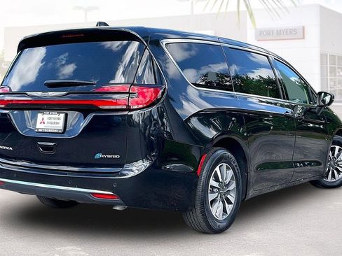 Used 2023 Chrysler Pacifica Touring-L FWD image 35