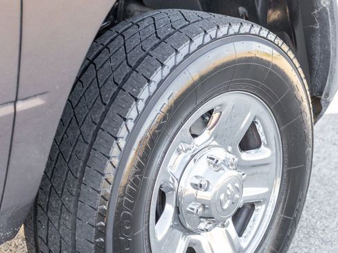 Used 2018 RAM 2500 Tradesman w/ Chrome Appearance Group image 8