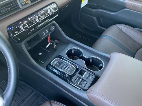 Used 2025 Honda Pilot Elite image 22