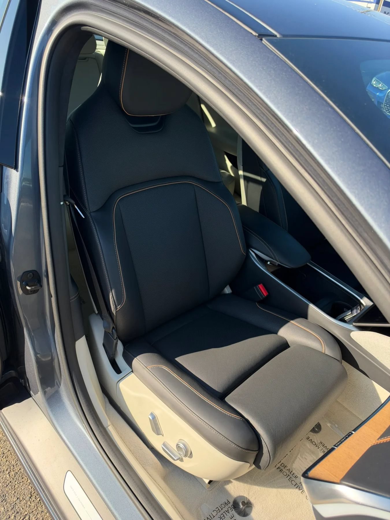 Used 2025 Lucid Air Pure RWD image 14