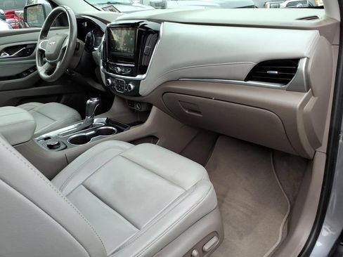 Used 2019 Chevrolet Traverse LT w/ LT Premium Package AWD/4WD image 9