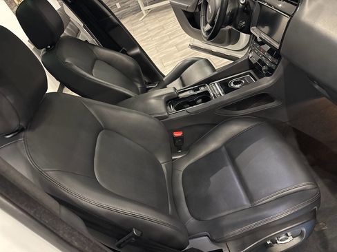 Used 2020 Jaguar F-PACE Premium image 31
