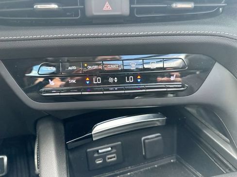 Used 2023 Buick Envision Essence w/ Technology Package I AWD/4WD image 40