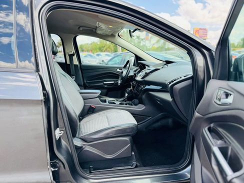 Used 2017 Ford Escape SE w/ SE Sport Appearance Package FWD image 12