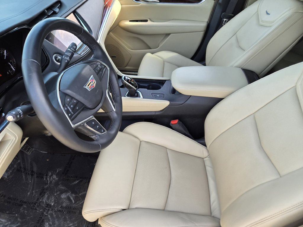 Used 2017 Cadillac XT5 Luxury w/ Driver Awareness Package FWD image 17