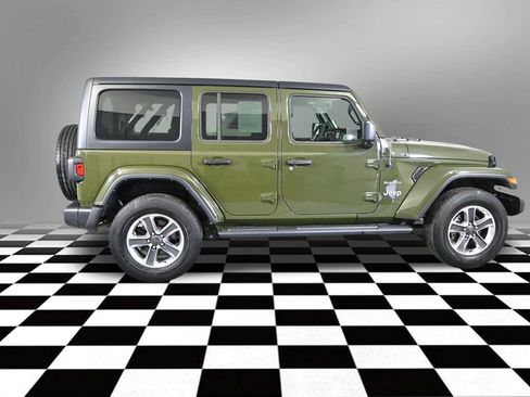 Used 2023 Jeep Wrangler Unlimited Sahara AWD/4WD image 9