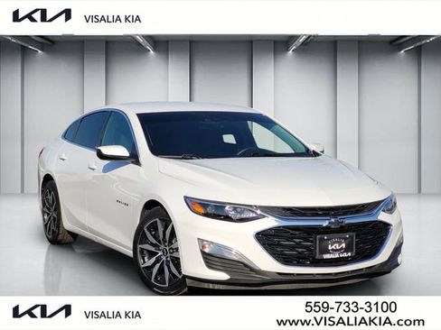 Used 2025 Chevrolet Malibu RS FWD image 1