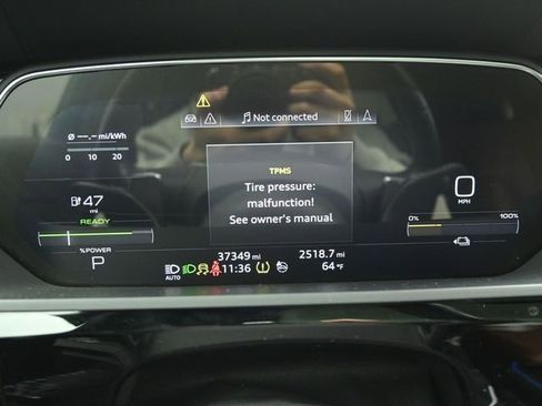 Used 2019 Audi e-tron Prestige w/ Prestige Package image 13