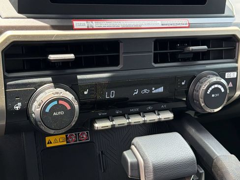 Used 2025 Toyota Tacoma SR5 AWD/4WD image 27