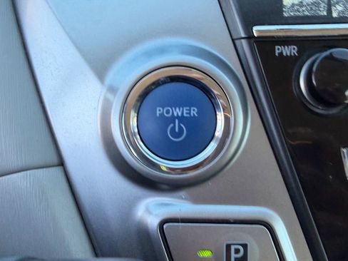 Used 2017 Toyota Prius V Three image 22