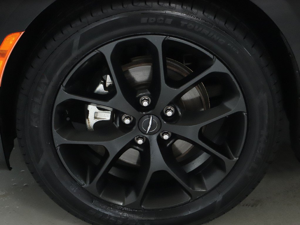 Used 2025 Chrysler Pacifica Limited FWD image 39