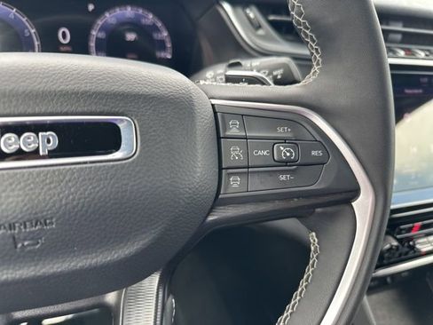 Used 2025 Jeep Grand Cherokee Altitude image 20
