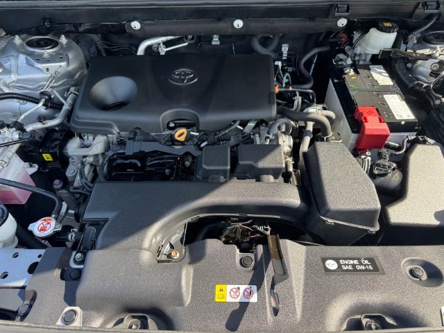 Used 2022 Toyota RAV4 LE AWD/4WD image 14