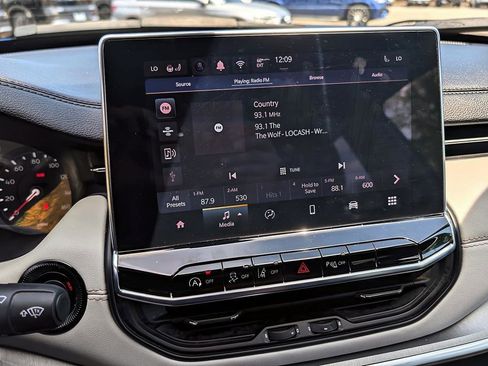 Used 2025 Jeep Compass Limited image 25