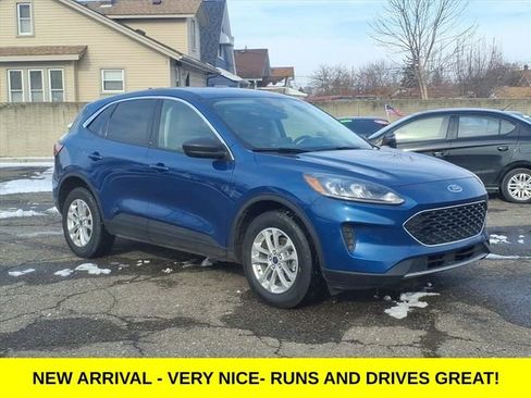 Used 2022 Ford Escape SE w/ Cold Weather Package image 3