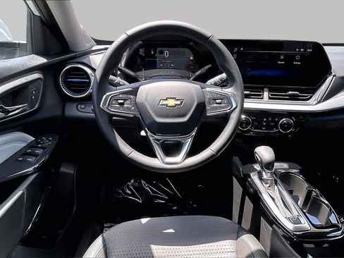 Used 2024 Chevrolet Trax LT w/ Driver Confidence Package FWD image 6