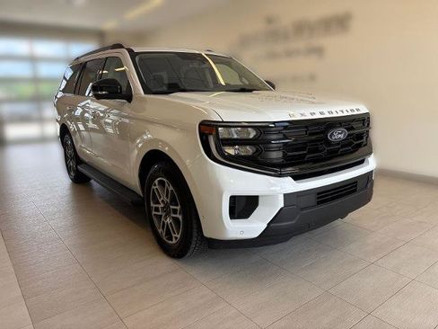 Certified 2025 Ford Expedition Active AWD/4WD image 4