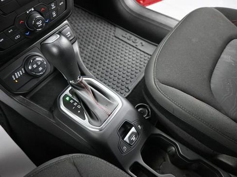 Used 2023 Jeep Renegade Trailhawk AWD/4WD image 34