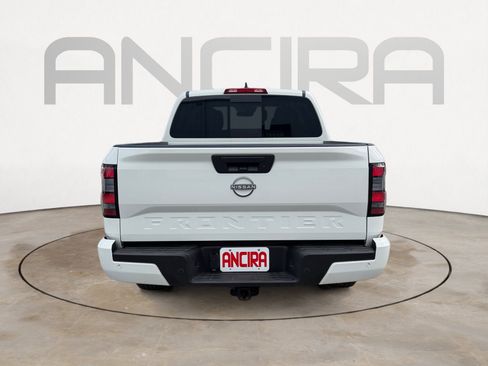 Used 2025 Nissan Frontier SV w/ SV Convenience Package RWD image 9