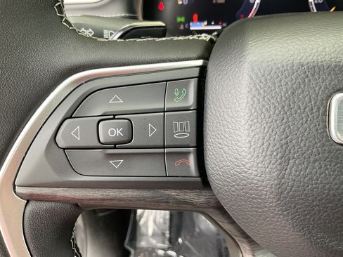 Used 2024 Jeep Grand Cherokee Limited AWD/4WD image 33