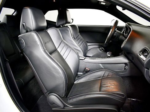 Used 2015 Dodge Challenger SRT Hellcat image 38