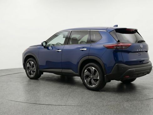 Used 2025 Nissan Rogue SV FWD image 6