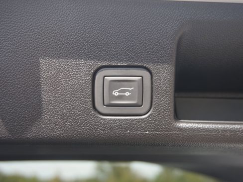 Used 2025 Chevrolet Equinox EV LT w/ Convenience Package image 19