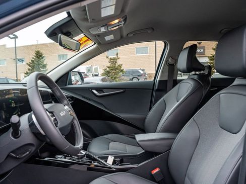 Used 2025 Kia Niro EX w/ EX Cold Weather Package image 25