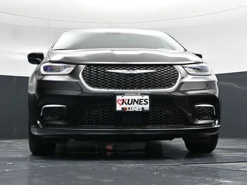 New 2026 Chrysler Pacifica Select AWD/4WD image 23