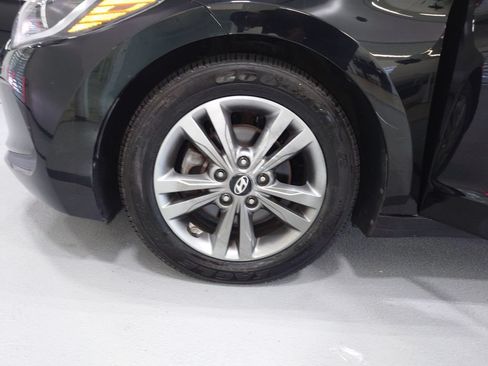Used 2017 Hyundai Elantra SE FWD image 27