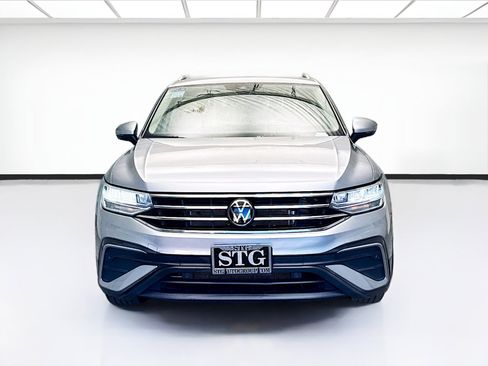 Used 2022 Volkswagen Tiguan SE FWD image 2