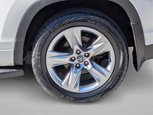Used 2019 Toyota Highlander Limited image 24
