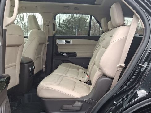 Certified 2022 Ford Explorer Platinum w/ Technology Package image 26