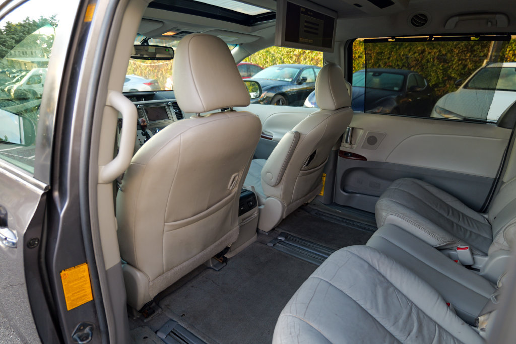 Used 2011 Toyota Sienna XLE w/ Premium Pkg FWD image 21