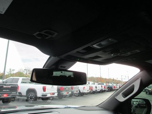 Used 2022 Chevrolet Suburban RST w/ Luxury Package image 31