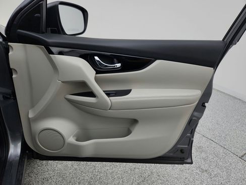 Used 2020 Nissan Rogue Sport SV image 27