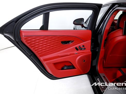 Used 2023 Bentley Flying Spur W12 image 17