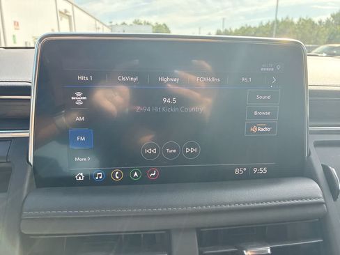 Used 2021 Chevrolet Tahoe Z71 w/ Luxury Package AWD/4WD image 13