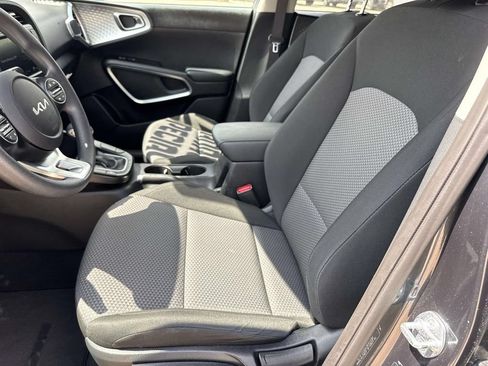 Used 2024 Kia Soul LX w/ Option Group 015 FWD image 15