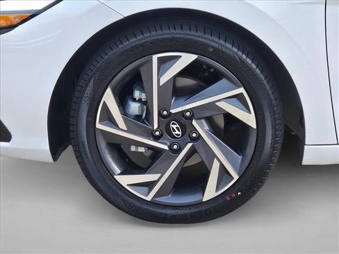 Used 2025 Hyundai Elantra Sport image 23