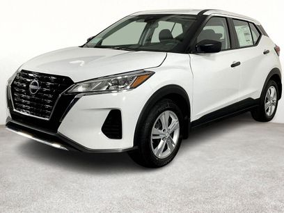 New 2025 Nissan Kicks Play S