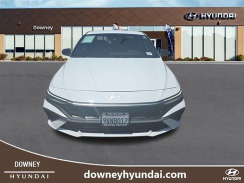 Certified 2025 Hyundai Elantra SEL FWD image 8